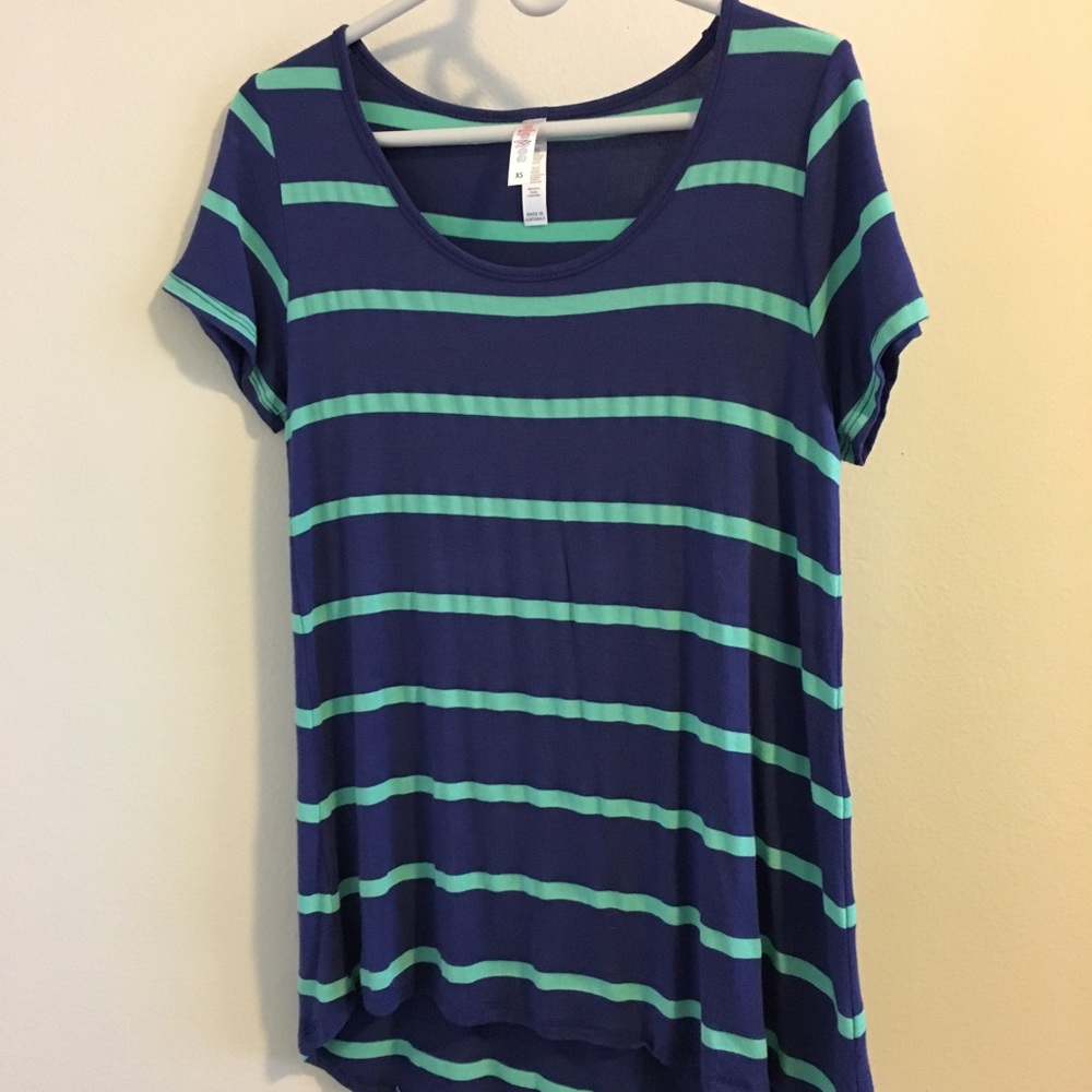 EUC LuLaRoe Classic Tee